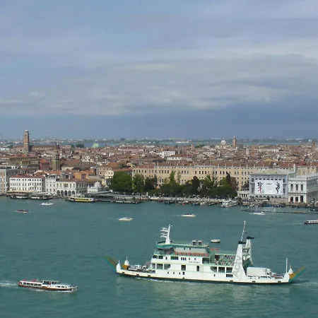 A Casa Tua Dietro Piazza San Marco Feriehus *