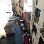 A Casa Tua Dietro Piazza San Marco *