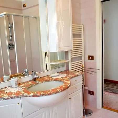 A Casa Tua Dietro Piazza San Marco *