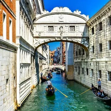 A Casa Tua Dietro Piazza San Marco Дом отдыха