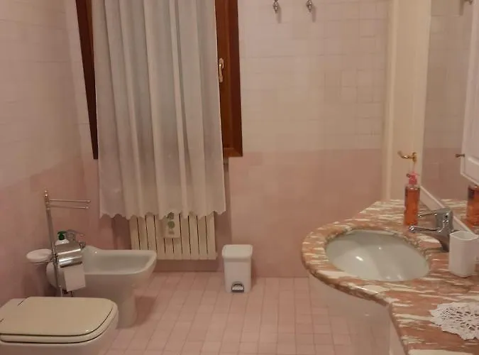 A Casa Tua Dietro Piazza San Marco *