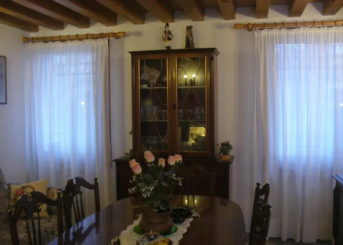 A Casa Tua Dietro Piazza San Marco *